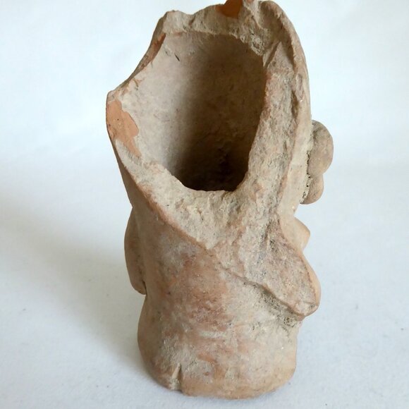 ANCIENT PRE-COLUMBIAN CLAY POTTERY EARTHENWARE SEATED FEMALE ARTIFACT (DAMAGED) - Picture 4 of 11